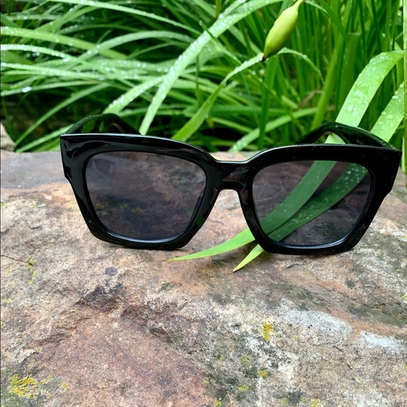 Black Sunglasses ☀️🕶 - Picture 1 of 3